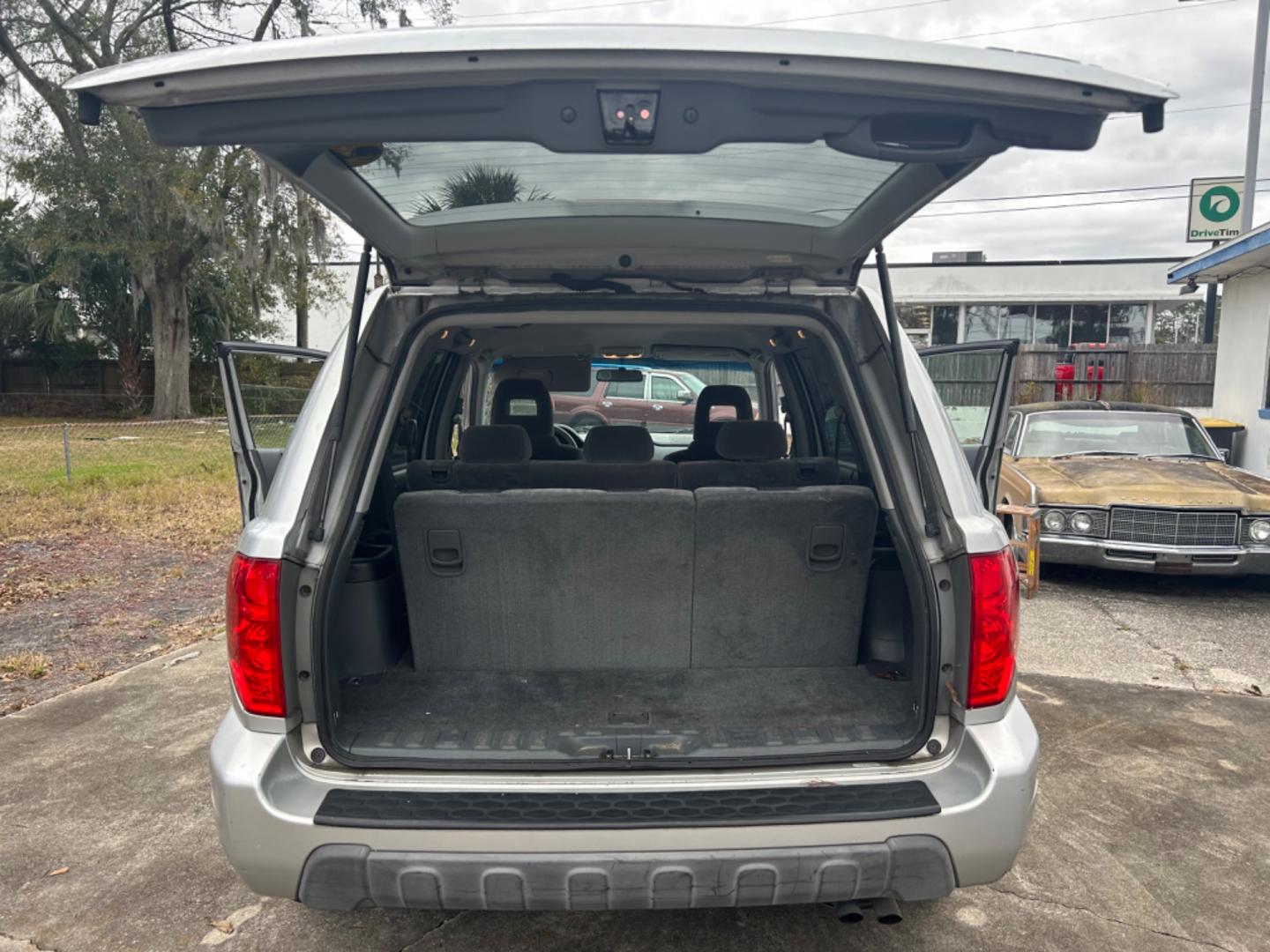 2003 Honda Pilot (2HKYF184X3H) , located at 1758 Cassat Ave., Jacksonville, FL, 32210, (904) 384-2799, 30.286720, -81.730652 - $3000.00 CASH 2003 HONDA PILOT 281,537 MILES 3RD ROW SEATING 4-DOOR AUTOMATIC TRANSMISSION ICE COLD AIR CONDITIONING RUNS GREAT HONDA QUALITY GREAT PRICE!! CALL US TODAY @ 904-384-2799 THIS ONE WON'T LAST!!! - Photo#19